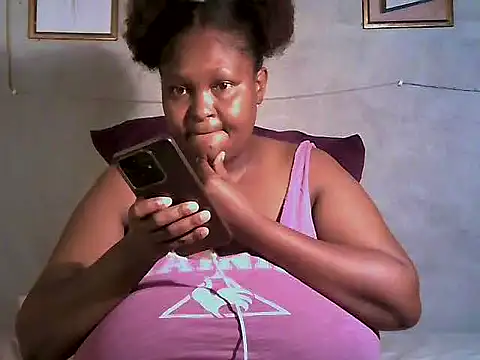 Snapshot of sweetmilkylady chatting on 13, 4, 2026 sweetmilkylady online show from 13, 4, 2026