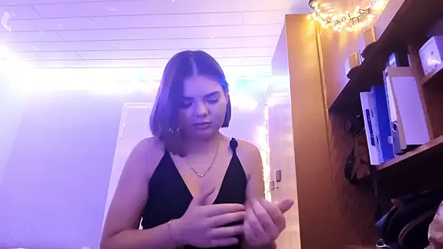 Snapshot of Mona_Slearys chatting on 5, 1, 2026 Mona Slearys online show from 5, 1, 2026