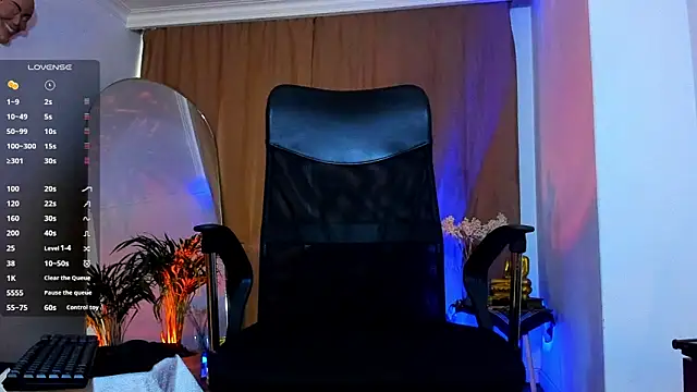 Snapshot of _YOURHERO chatting on 30, 4, 2026 YOURHERO online show from 30, 4, 2026