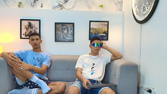 Snapshot of YOUNG_GUYS1 chatting on 23, 12, 2025 YOUNG GUYS1 online show from 23, 12, 2025