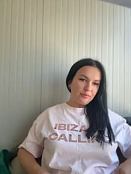 Snapshot of MeganBlueq chatting on 8, 5, 2026 MeganBlueq online show from 8, 5, 2026