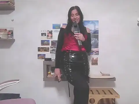 Snapshot of DommeVioleta chatting on 18, 2, 2026 DommeVioleta online show from 18, 2, 2026