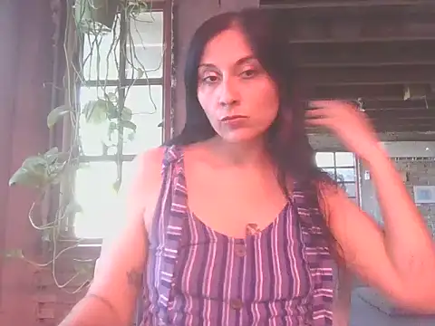 Snapshot of DommeVioleta chatting on 8, 5, 2026 DommeVioleta online show from 8, 5, 2026