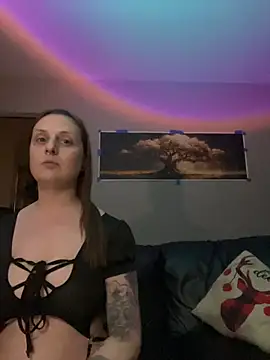 Snapshot of kingNQueen1211 chatting on 10, 5, 2026 kingNQueen1211 online show from 10, 5, 2026