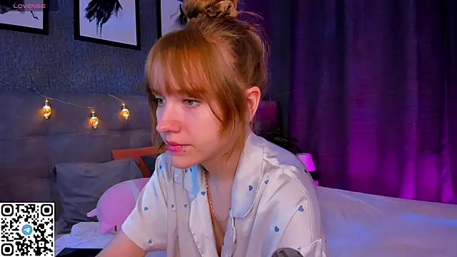 Snapshot of EmmaPratt chatting on 20, 12, 2025 EmmaPratt online show from 20, 12, 2025