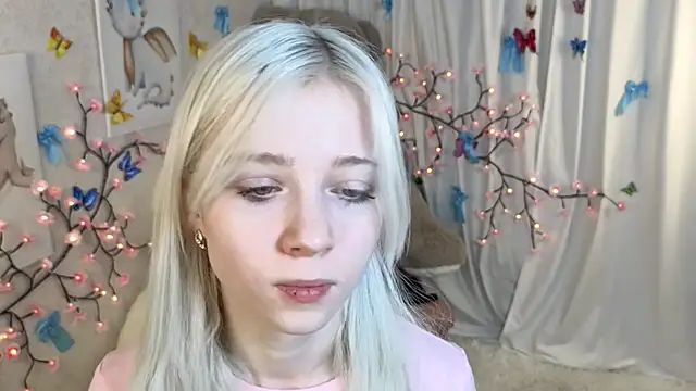 Snapshot of ViollaBloom chatting on 10, 1, 2026 ViollaBloom online show from 10, 1, 2026