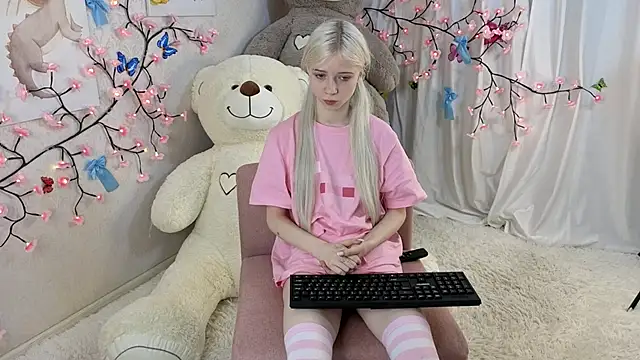 Snapshot of ViollaBloom chatting on 12, 1, 2026 ViollaBloom online show from 12, 1, 2026