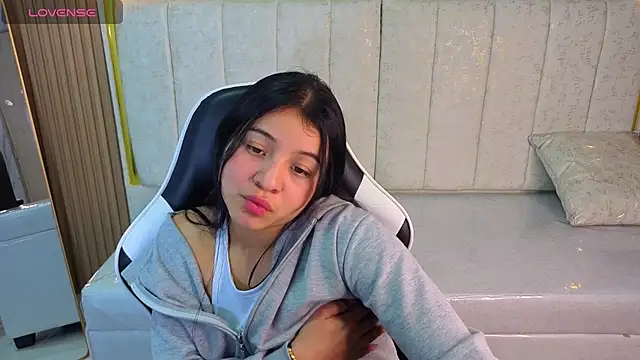 Snapshot of Sofi_Adams_Tx chatting on 17, 12, 2025 Sofi Adams Tx online show from 17, 12, 2025