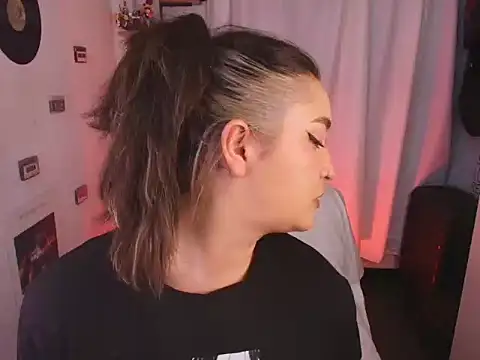 Snapshot of sara_cuteeyes chatting on 6, 4, 2026 sara cuteeyes online show from 6, 4, 2026