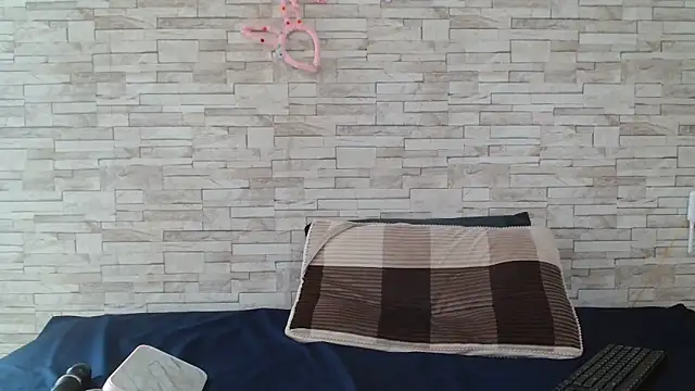 Yellowmellow01 online show from 19, 4, 2026