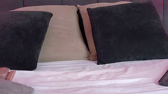 luna blannco online show from 5, 1, 2026