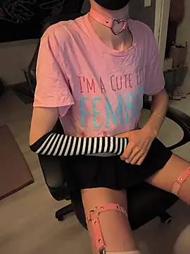 Snapshot of Femboitea-official chatting on 10, 4, 2026 Femboitea-official online show from 10, 4, 2026