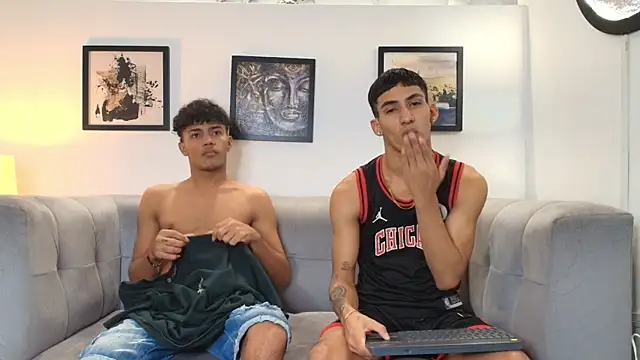 Snapshot of DIAMOND_BLACKS chatting on 5, 2, 2026 DIAMOND BLACKS online show from 5, 2, 2026