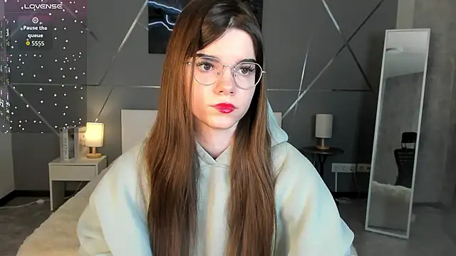 miss  evelyne online show from 5, 2, 2026