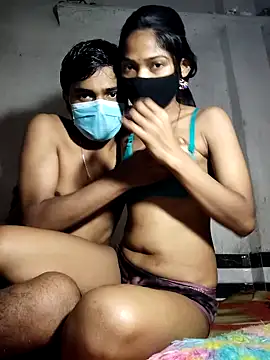 Snapshot of realcouple71 chatting on 17, 12, 2025 realcouple71 online show from 17, 12, 2025