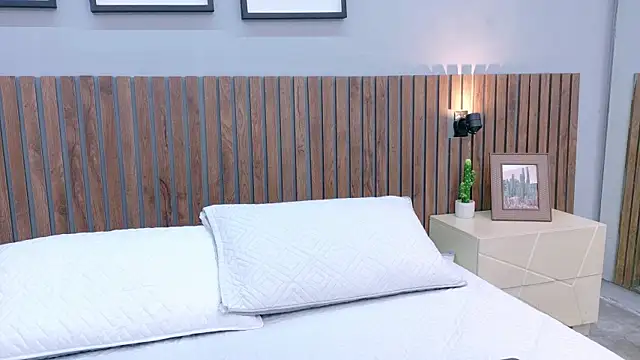 Mia Bellefort online show from 6, 4, 2026