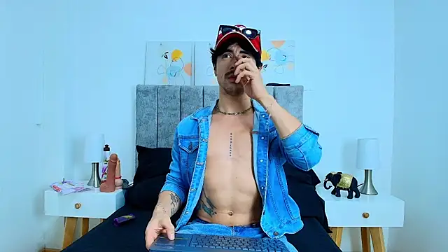 Snapshot of Ethan_Briggs chatting on 6, 1, 2026 Ethan Briggs online show from 6, 1, 2026