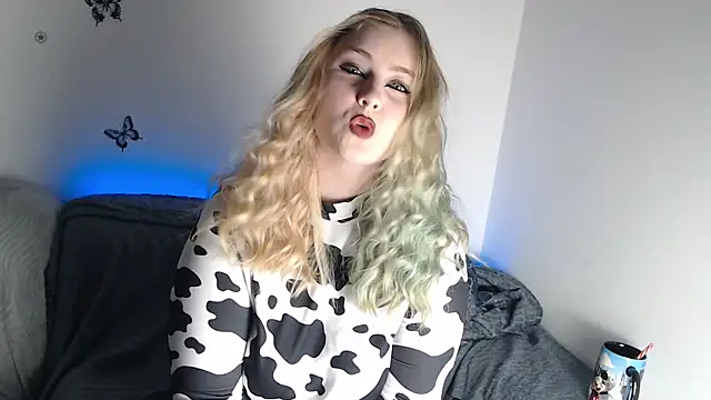 Snapshot of RebeFucksonn chatting on 26, 4, 2026 RebeFucksonn online show from 26, 4, 2026