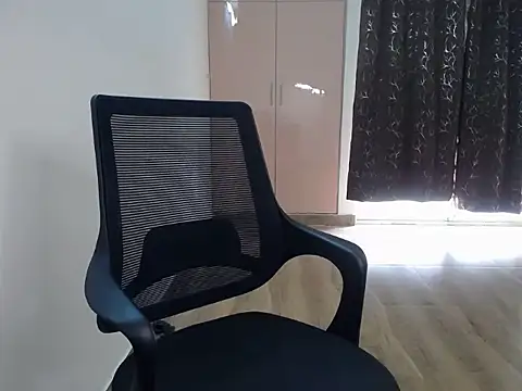 Shy nivi online show from 7, 4, 2026