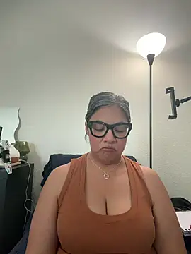 Snapshot of BettyWhispers chatting on 4, 5, 2026 BettyWhispers online show from 4, 5, 2026