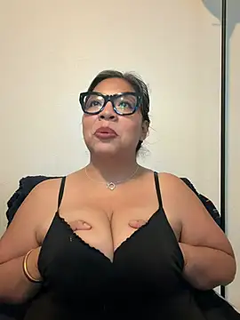 Snapshot of BettyWhispers chatting on 13, 5, 2026 BettyWhispers online show from 13, 5, 2026