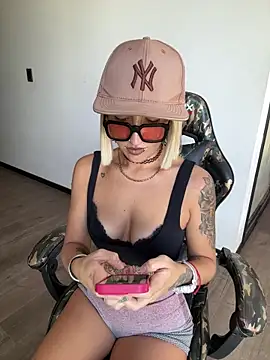 Snapshot of lolalatinaa chatting on 20, 2, 2026 lolalatinaa online show from 20, 2, 2026