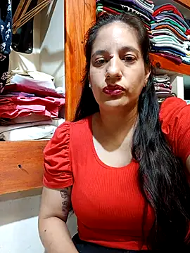 julietaloovee online show from 18, 2, 2026