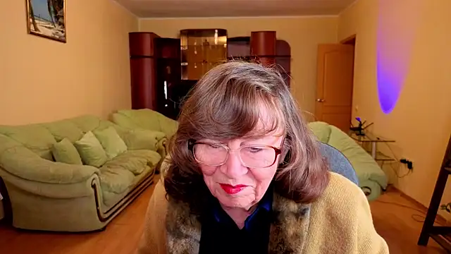 Snapshot of Betty_Bricks chatting on 13, 12, 2025 Betty Bricks online show from 13, 12, 2025