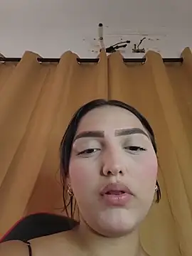 Mia em online show from 6, 6, 2026