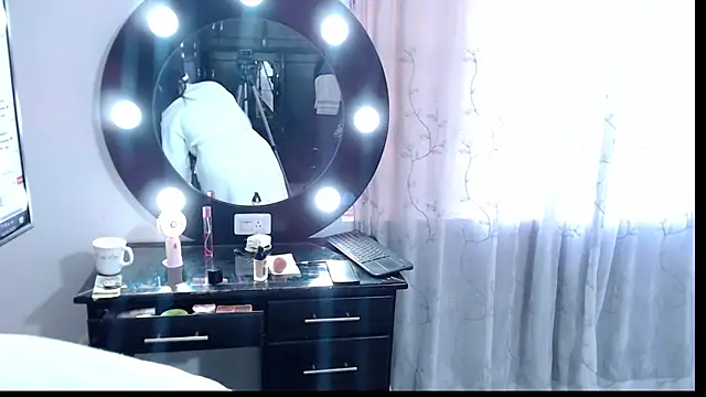 Naomy Mature online show from 10, 3, 2026