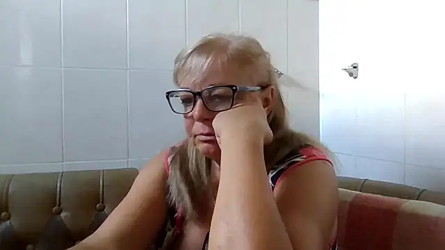 Snapshot of LinaLight88 chatting on 31, 7, 2026 LinaLight88 online show from 31, 7, 2026