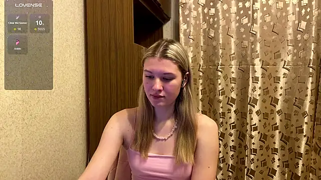 Snapshot of SkyeDavis chatting on 5, 1, 2026 SkyeDavis online show from 5, 1, 2026