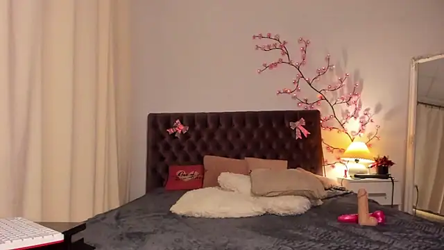 MilanaHotts online show from 12, 3, 2026