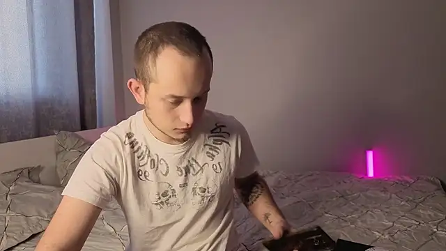 Pearl couple online show from 10, 2, 2026