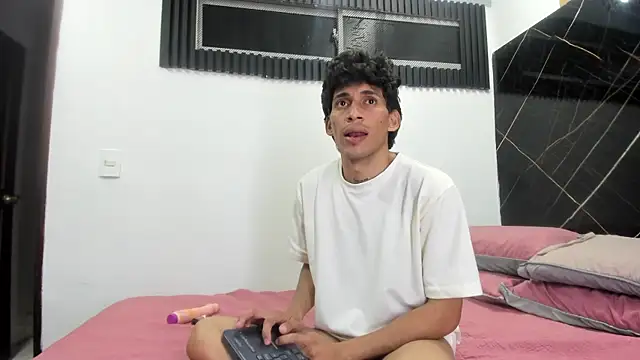 Snapshot of Emer_santos chatting on 9, 1, 2026 Emer santos online show from 9, 1, 2026