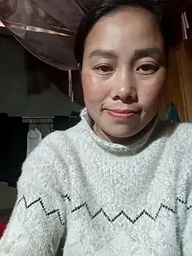 Snapshot of Chloe-ee chatting on 19, 12, 2025 Chloe-ee online show from 19, 12, 2025