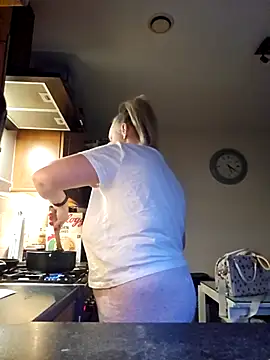 Snapshot of theblondecocklover chatting on 15, 1, 2026 theblondecocklover online show from 15, 1, 2026