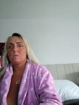 Snapshot of theblondecocklover chatting on 17, 5, 2026 theblondecocklover online show from 17, 5, 2026