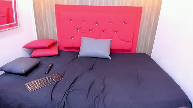 Snapshot of meggancurvy chatting on 10, 3, 2026 meggancurvy online show from 10, 3, 2026