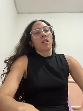 Snapshot of LatinDoll8 chatting on 8, 7, 2026 LatinDoll8 online show from 8, 7, 2026