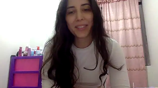 Snapshot of LatinDoll8 chatting on 25, 7, 2026 LatinDoll8 online show from 25, 7, 2026
