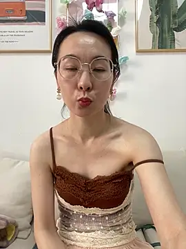 Snapshot of you-005 chatting on 15, 3, 2026 you-005 online show from 15, 3, 2026