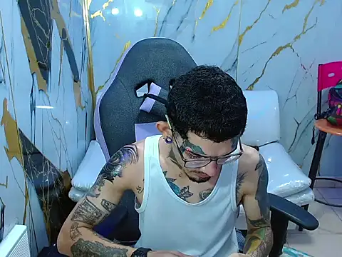 Snapshot of Boy_tatto77 chatting on 22, 5, 2026 Boy tatto77 online show from 22, 5, 2026