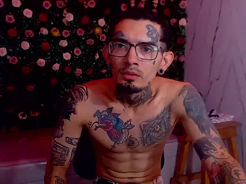 Snapshot of Boy_tatto77 chatting on 23, 5, 2026 Boy tatto77 online show from 23, 5, 2026