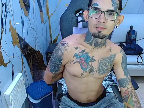 Snapshot of Boy_tatto77 chatting on 19, 7, 2026 Boy tatto77 online show from 19, 7, 2026