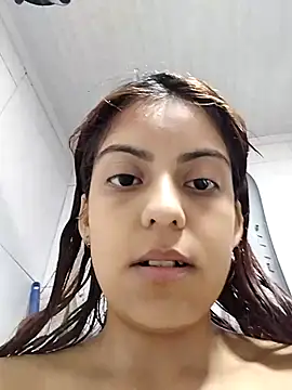 mia hottie2210 online show from 20, 12, 2025