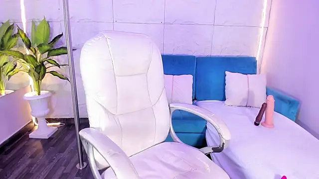 Mia Ness online show from 10, 1, 2026