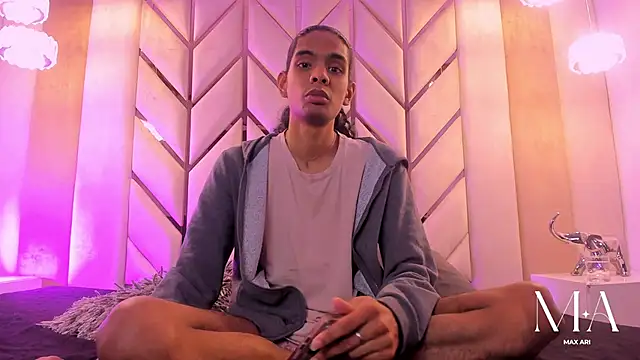 Snapshot of Max_Ari chatting on 13, 1, 2026 Max Ari online show from 13, 1, 2026