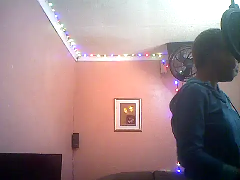 Snapshot of QUEENSasha27 chatting on 22, 12, 2025 QUEENSasha27 online show from 22, 12, 2025