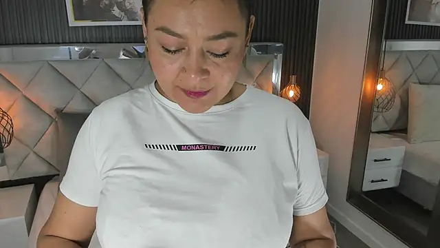 Snapshot of Susan_Sexy_Milf chatting on 9, 1, 2026 Susan Sexy Milf online show from 9, 1, 2026